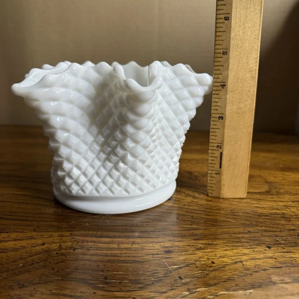 Westmoreland Milk Glass 1910-1919 English‎ Hobnail Diamond Pinched Vase Vintage